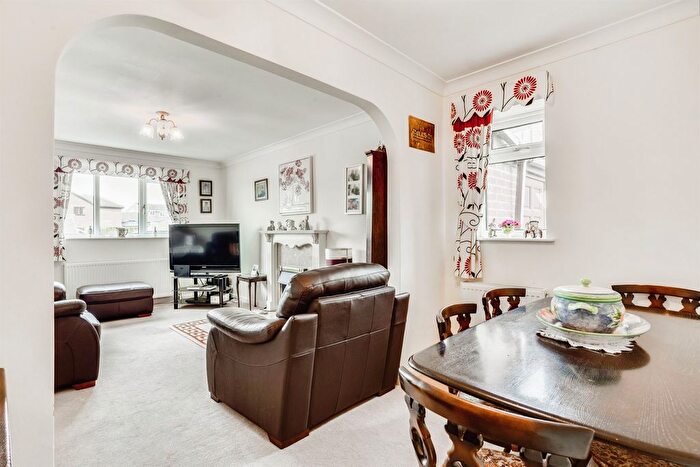 2 Bedroom Detached Bungalow For Sale In Danella Crescent, Wrenthorpe, Wakefield, WF2