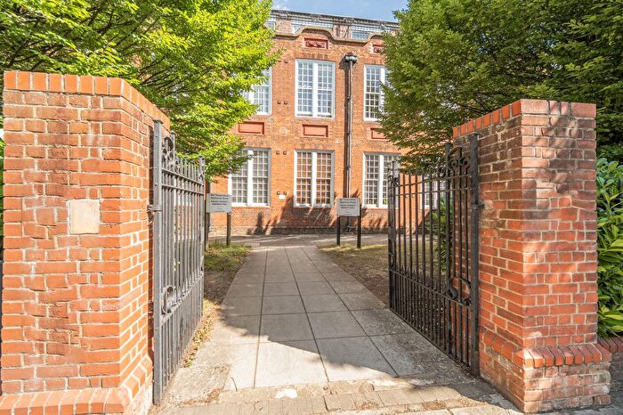 2 Bedroom Flat For Sale In Thames Street, Oxford, OX1