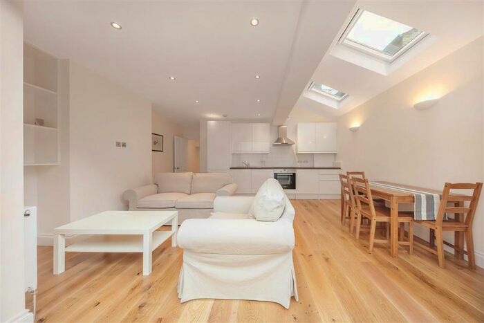 2 Bedroom Flat To Rent In Taybridge Road, London SW11