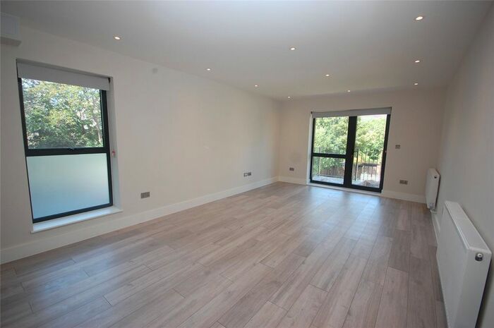 1 Bedroom Flat To Rent In Woodside Park Road, London, N12