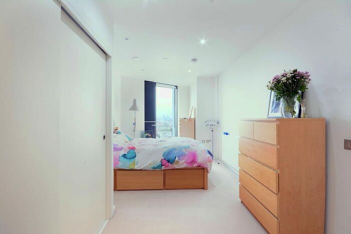 3 Bedroom Flat To Rent In Walworth Road, Elephant And Castle, SE1