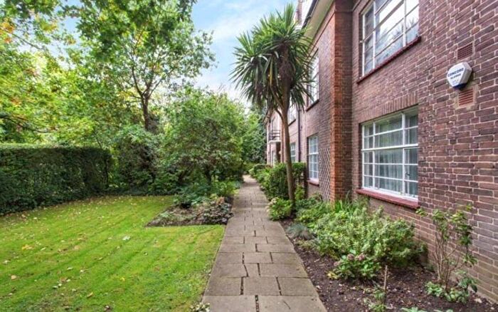 3 Bedroom Flat To Rent In Falloden Court, Finchley Central Borders, NW11