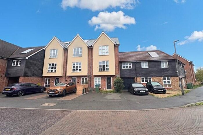 4 Bedroom House To Rent In Fuggle Drive, Aylesbury, HP21
