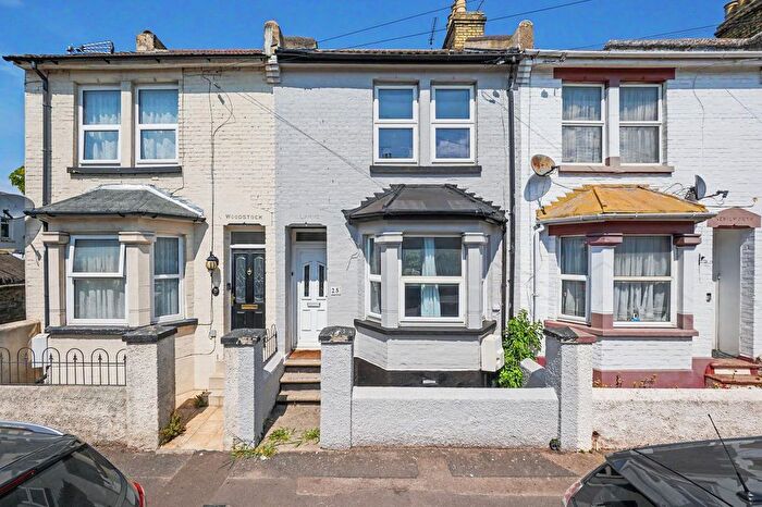 3 Bedroom Terraced House For Sale In Byron Road, Gillingham, ME7