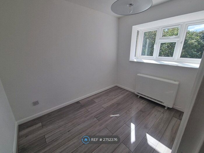 1 Bedroom Flat To Rent In Redmayne Drive, Chelmsford, CM2