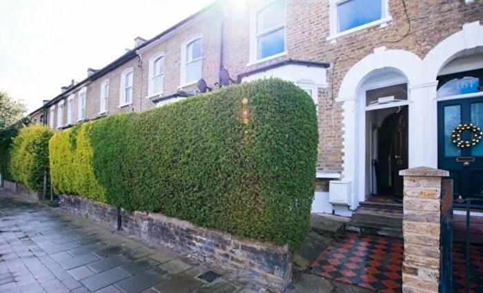 5 Bedroom Semi-Detached House To Rent In Hollydale Road, London, SE15