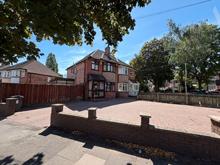 3 Bedroom Semi-Detached House For Sale In Fowey Road, Birmingham, West Midlands, B34