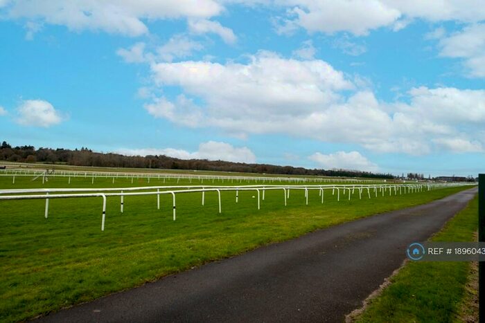 2 Bedroom Flat To Rent In April Seventh Home Straight, Newbury, RG14
