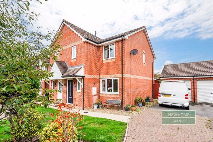 3 Bedroom Semi-Detached House For Sale In Spruce Way, Weston-super-mare, BS22