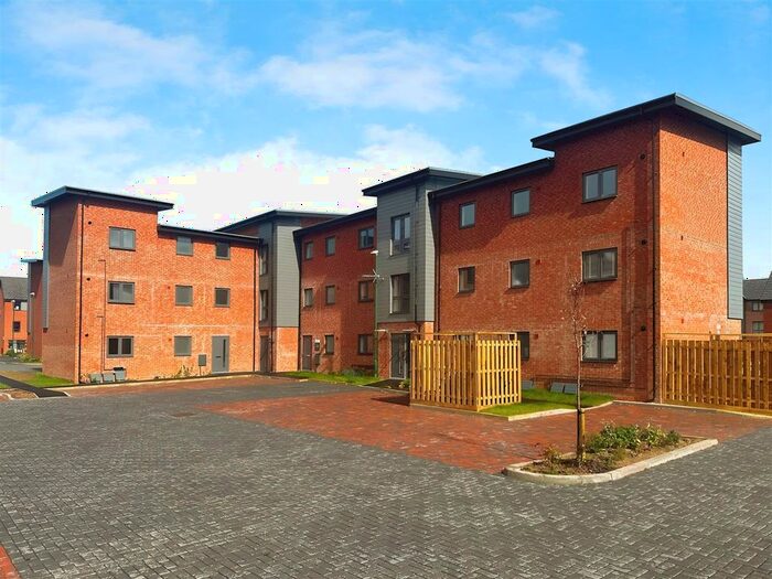 2 Bedroom Flat To Rent In Oakhurst Village, The Green, Shirley, B90