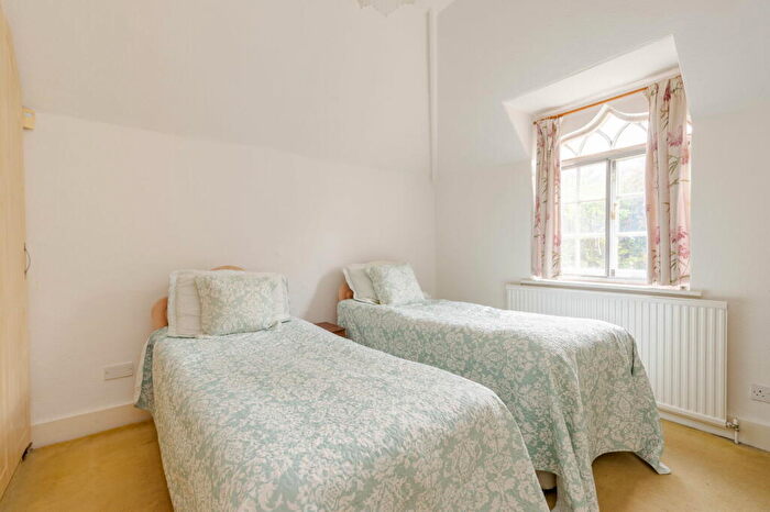 3 Bedroom Detached Bungalow For Sale In Chinthurst Lane, Shalford, Guildford, GU4