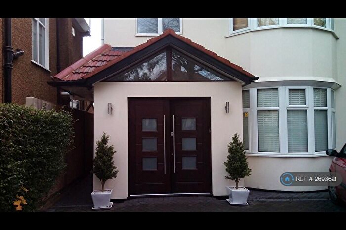 Studio To Rent In Headstone Lane, London, HA2