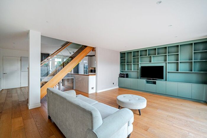 3 Bedroom Terraced House To Rent In Edinburgh Gardens, Windsor, SL4