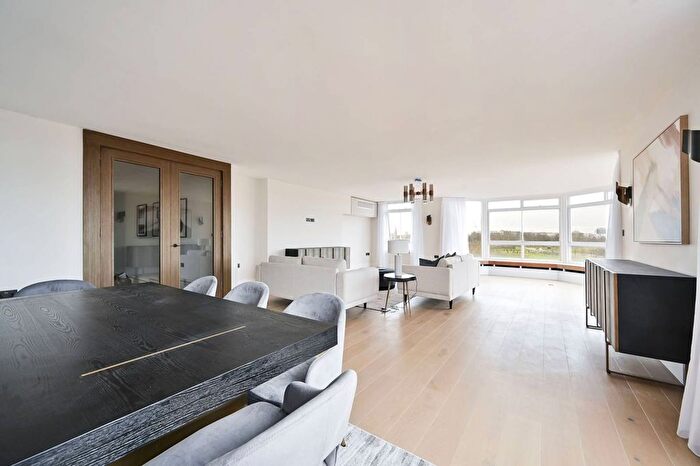 5 Bedroom Flat To Rent In Kensington Road, Kensington, London, W8