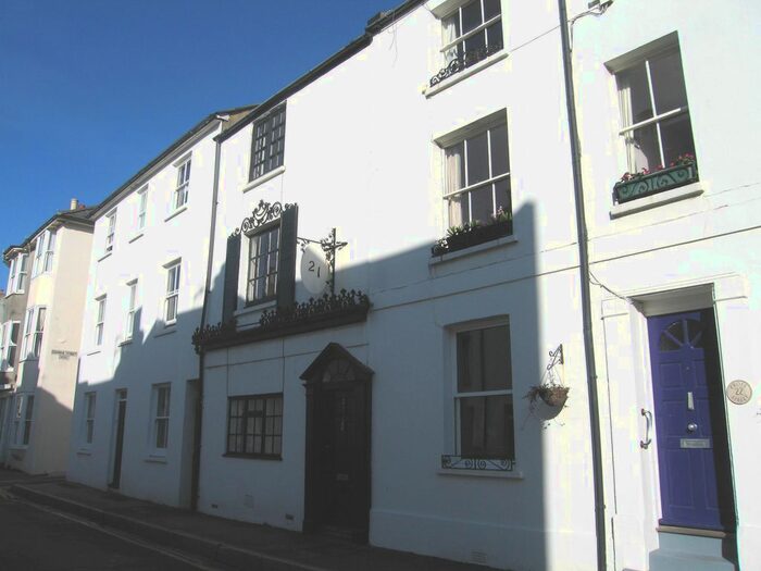 4 Bedroom Property To Rent In Cross Street, Hove, BN3