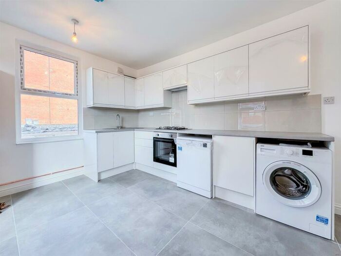 2 Bedroom Apartment To Rent In West Green Road, London, N15
