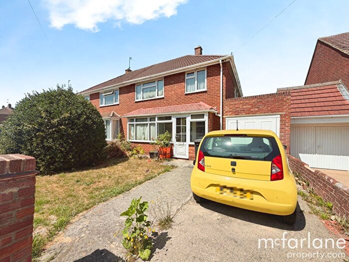 3 Bedroom Terraced House For Sale In Upham Road, Swindon, SN3