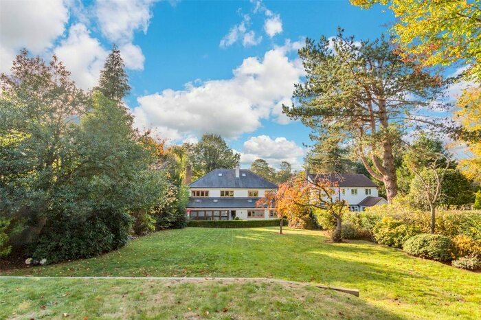 6 Bedroom Detached House For Sale In Spring Close, Boughton, Northampton, Northamptonshire, NN2