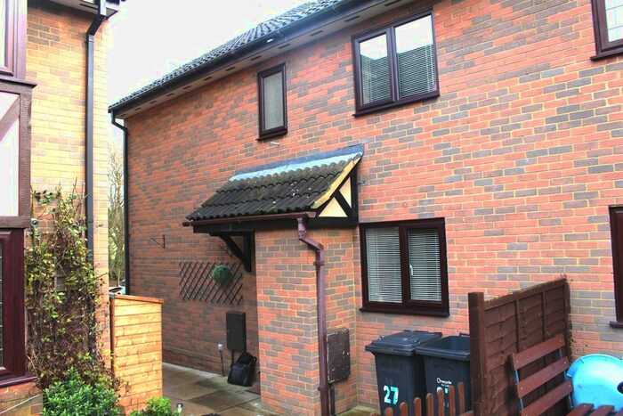 2 Bedroom Property To Rent In Felbrigg Close, Luton LU2