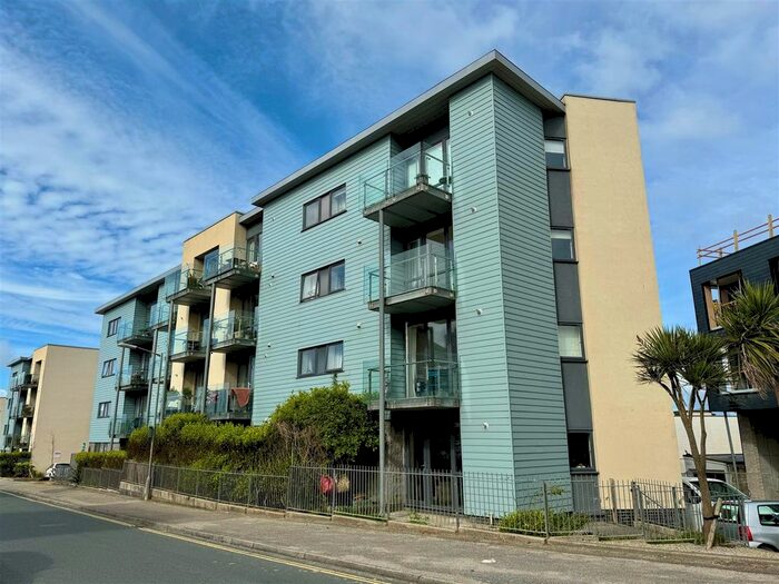 2 Bedroom Flat To Rent In Pentire Crescent, Newquay, TR7