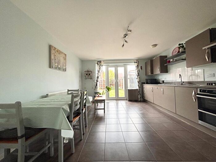 4 Bedroom Town House To Rent In Planets Way, Biggleswade, SG18