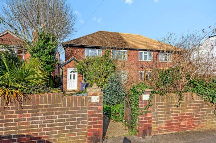 2 Bedroom Flat To Rent In Clewer Hill Road, Windsor, SL4