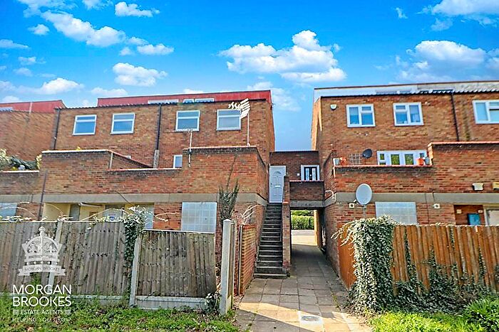2 Bedroom Flat To Rent In Little Garth, Basildon, SS13