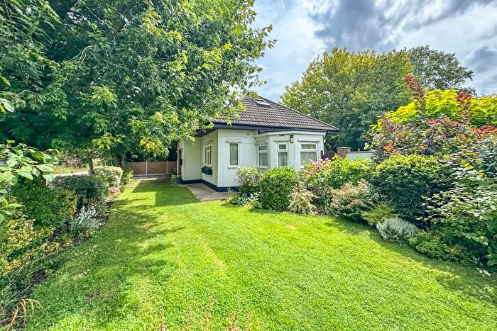 3 Bedroom Chalet For Sale In Ulverston Road, Rochford, SS4