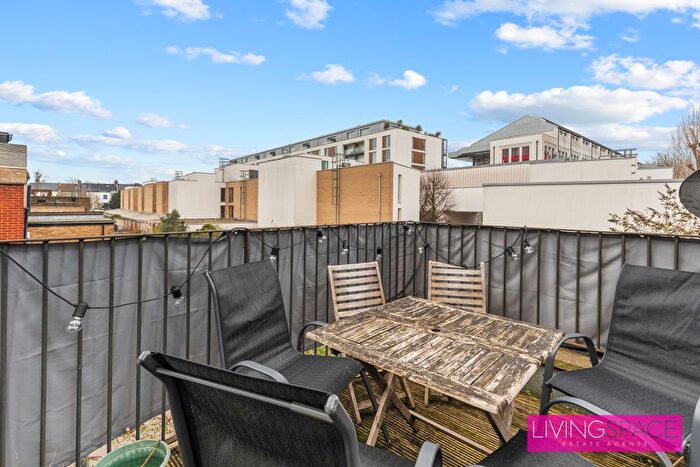 4 Bedroom Semi-Detached House To Rent In Gillespie Road, London, N5