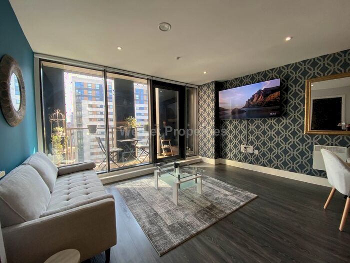 2 Bedroom Flat To Rent In The Hallmark, Green Quarter, M4