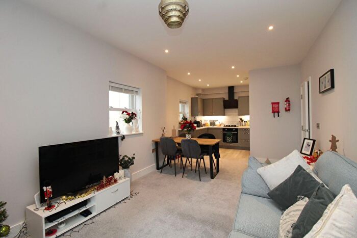 2 Bedroom Flat For Sale In Grosvenor Road, Paignton, TQ4