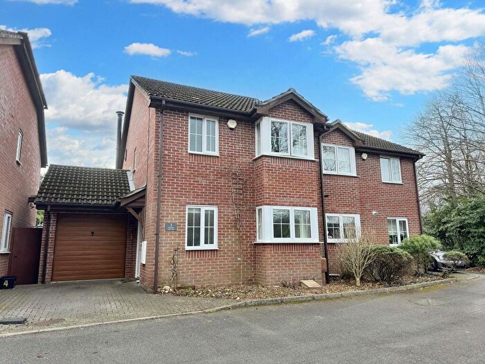3 Bedroom Semi-Detached House For Sale In Hardy Drive, Hythe, SO45