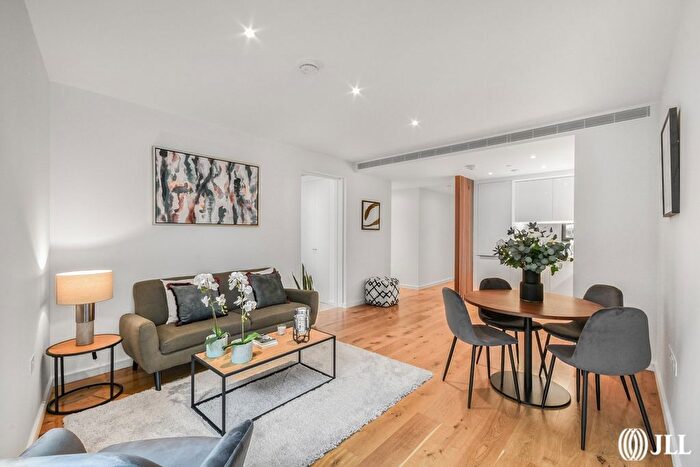 2 Bedroom Flat To Rent In Eastfields Avenue, London, SW18