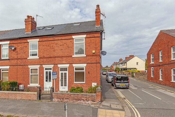 3 Bedroom End Of Terrace House To Rent In Chatsworth Road, Brampton, Chesterfield, S40
