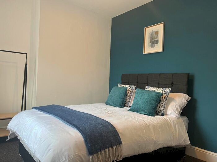 4 Bedroom House To Rent In Two Mile Hill Road, Bristol, BS15