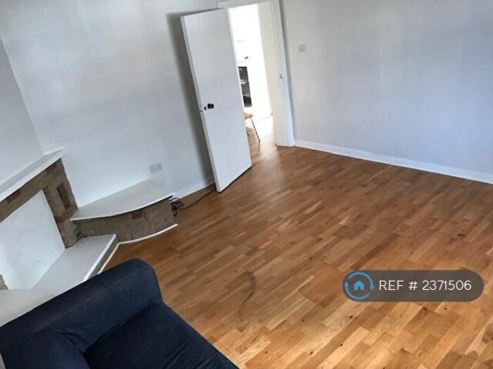 3 Bedroom Flat To Rent In St. George Court, Birmingham, B15