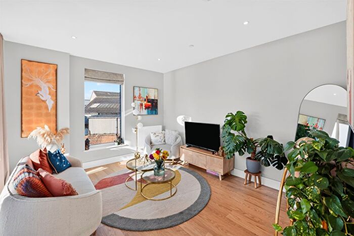 1 Bedroom Flat For Sale In Greyhound Parade, London, SW17