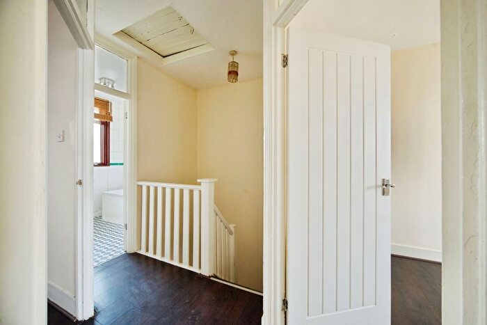 3 Bedroom Flat To Rent In Billet Road, London, E17