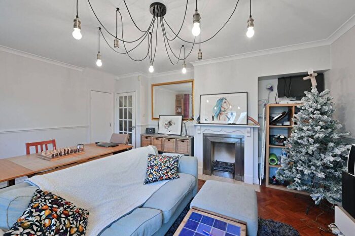 3 Bedroom Maisonette To Rent In Lavender Sweep, Clapham Junction, Clapham Junction, London, SW11