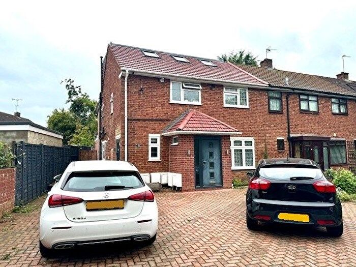 1 Bedroom Flat To Rent In Tenby Gardens, Northolt, UB5