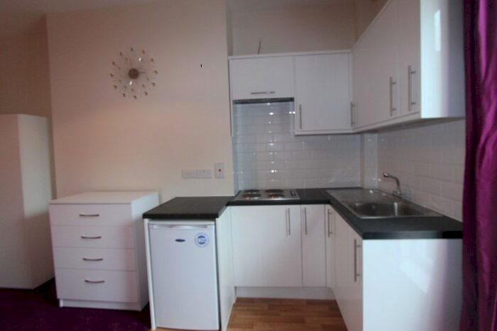 Studio To Rent In Seven Sisters Road, London, N7