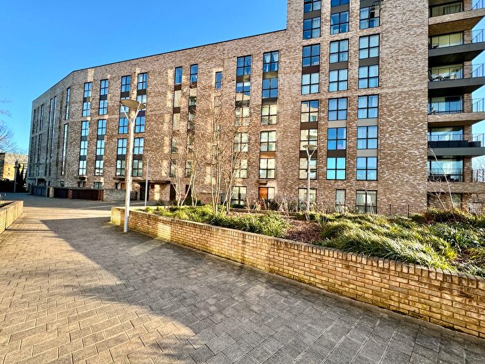 2 Bedroom Flat To Rent In Abbotsford Coudt, Park Royal, London, NW10
