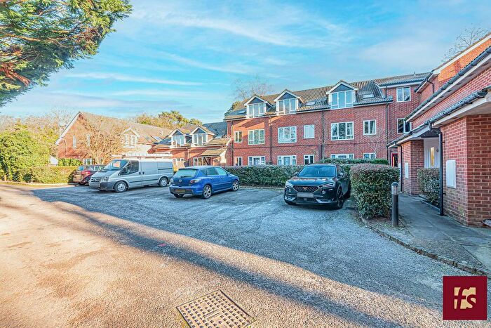 Studio For Sale In Seymour Court, Crowthorne, RG45