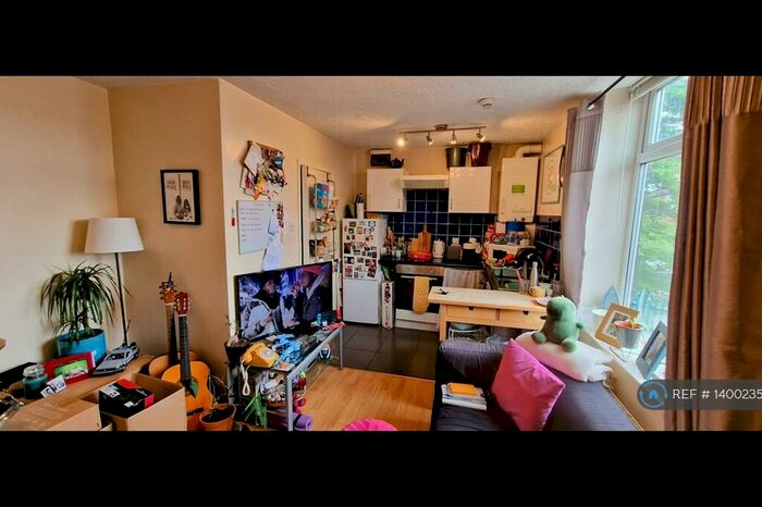 1 Bedroom Flat To Rent In Meanwood Road, Leeds, LS6