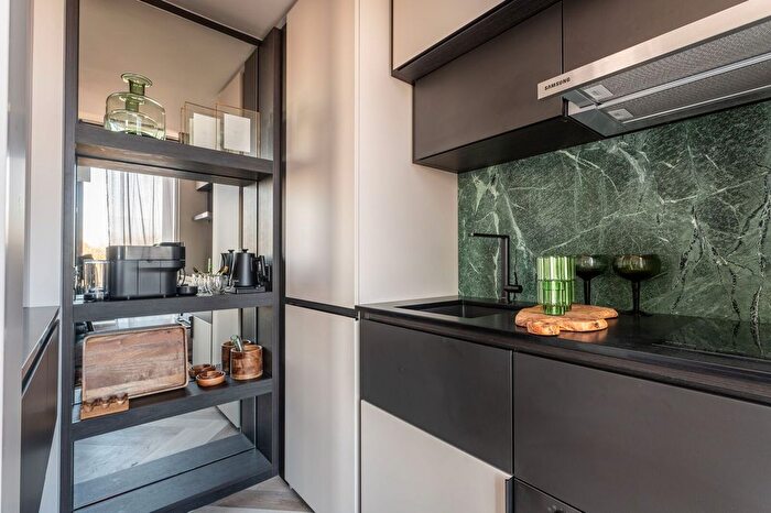 Maisonette To Rent In Willesden Lane, Brondesbury, London, NW2