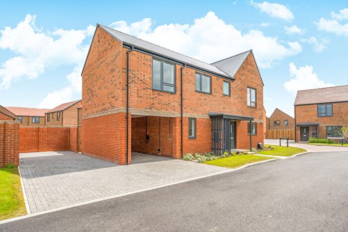 4 Bedroom Detached House To Rent In Hornbeam Way, Ockford Park, Godalming, GU7