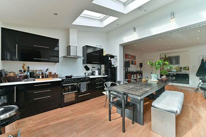3 Bedroom Semi-Detached House To Rent In Elmbrook Road, Sutton, SM1