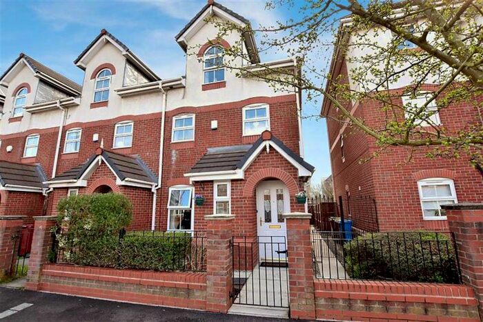 4 Bedroom End Of Terrace House To Rent In Parrs Wood Road, Didsbury, Manchester, M20