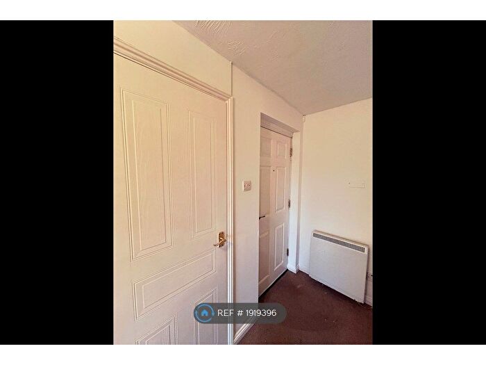 2 Bedroom Flat To Rent In Caledonia Court, Barking, IG11