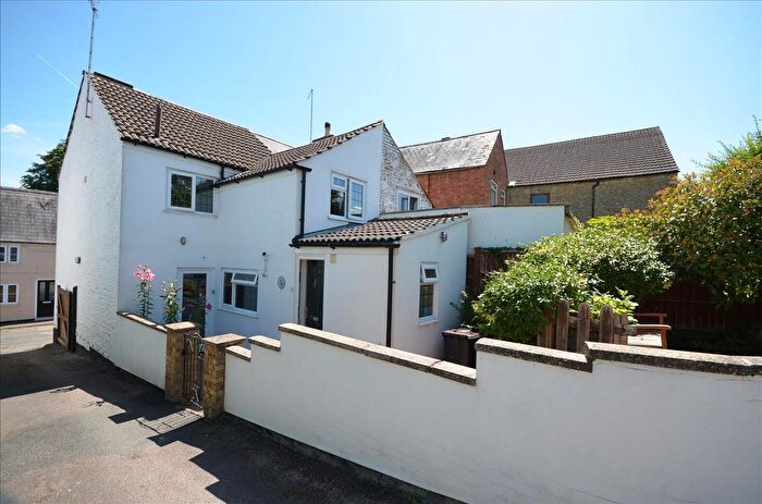 3 Bedroom Semi Detached House For Sale In Rotton Row, Raunds, Northamptonshire, NN9